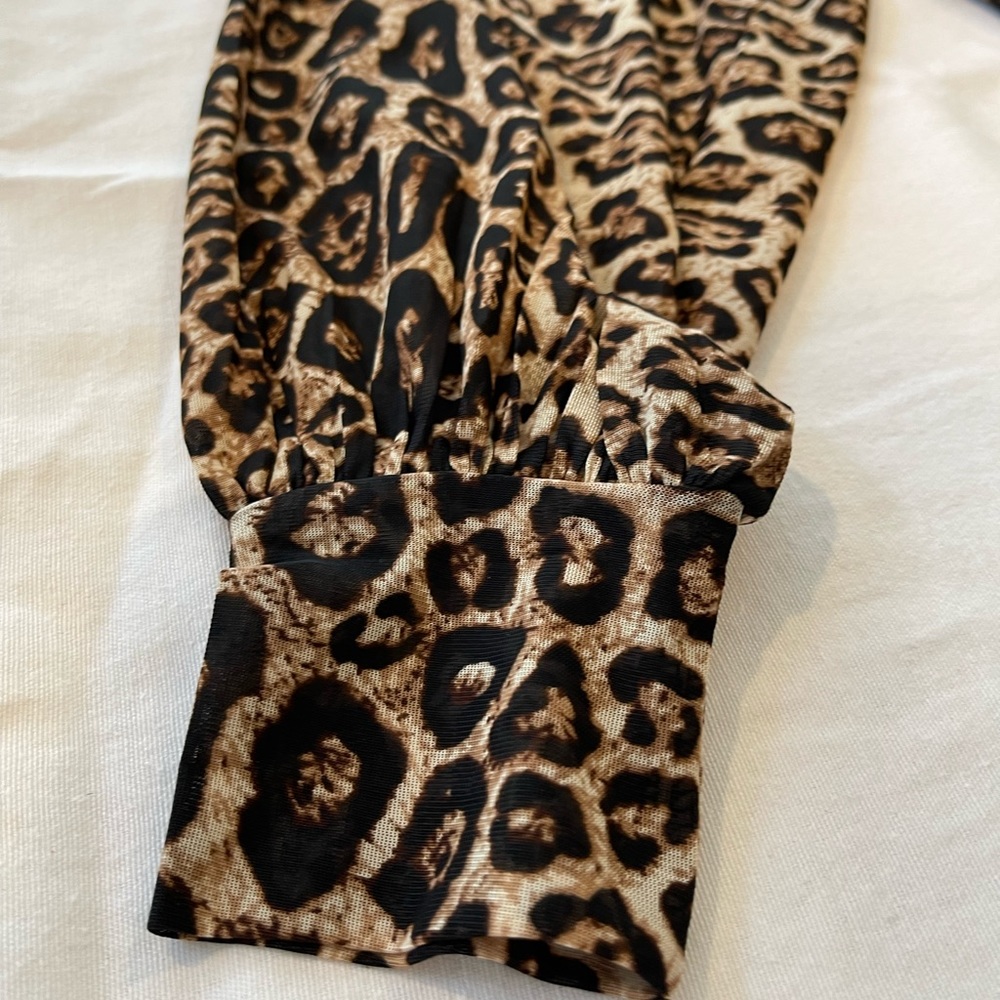 Animal Print Light Blouse with Rouching or No Rouching Pull - Picture 9 of 14